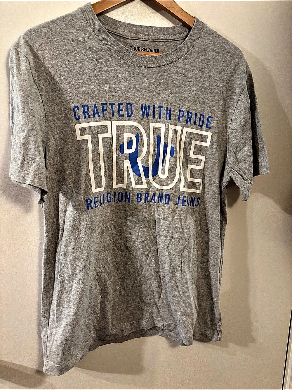 True Religion Crafted With Pride Tee Graphic T-Shirt Gray & Blue Large